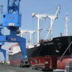 Porto di Ancona con nave trasporto carbone -